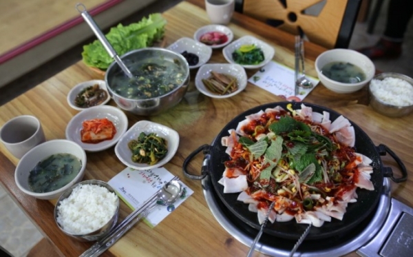 연말과 새해 제주에서 열리는 다양한 축제와 식도락! 쇠소깍 맛집 쇠소깍모꼬지