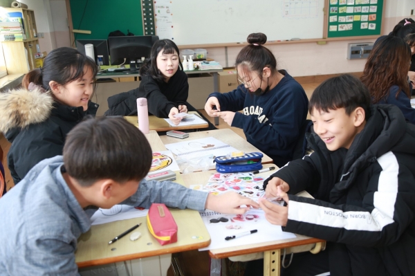 포항·광양 초등학교 찾은 포스코 주니어 인성교실