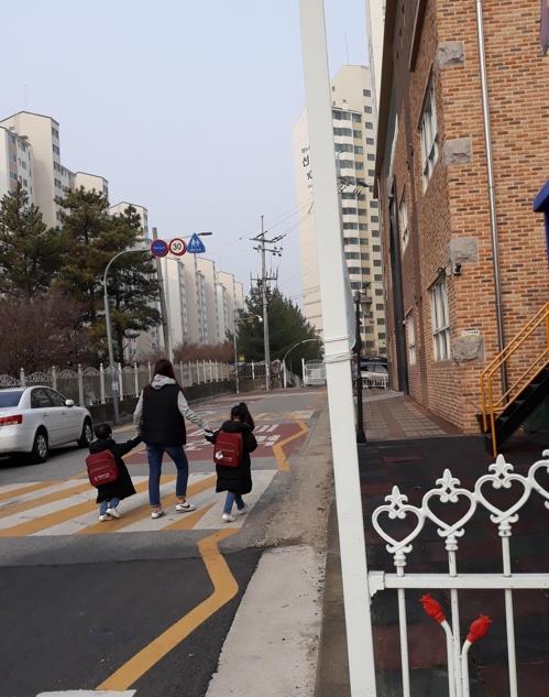 강원 천안등 일부 유치원 개학연기 철회 부산 인천서도 잇따라