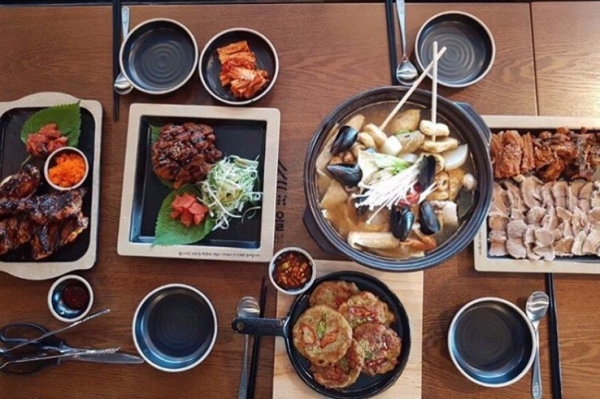 발산역 술집 느린마을양조장 발산역점, 숙성도에 따른 다채로운 막걸리 무한 리필 제공해