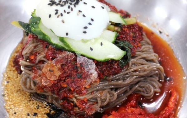 제주 맛집 민박사봉평막국수, 100% 국산 메밀을 사용하여 즉석에서 직접 뽑아낸 막국수 맛볼 수 있어