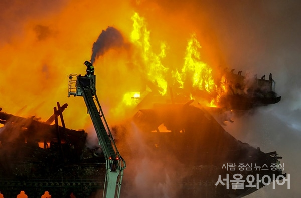 구미 화재, 전자부품공장서 불 검은 연기 치솟고 인근 공장으로 번져