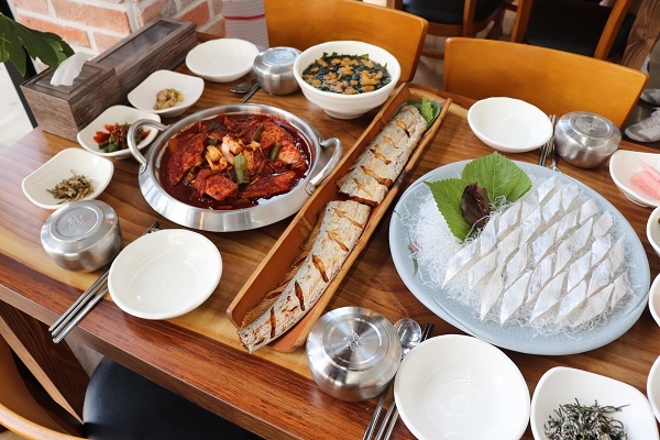 성산일출봉 맛집 성산갯마을식당, 천혜향·감귤 더한 물회로 손님 입맛 사로잡아