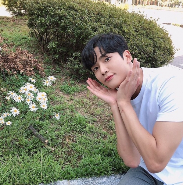 로운, 개인 SNS 활동 시작? 누리꾼 우리 석우 어딨나 올해 나이 24세, 드라마 어쩌다 발견한 하루에서 어떤 역 맡았길래?