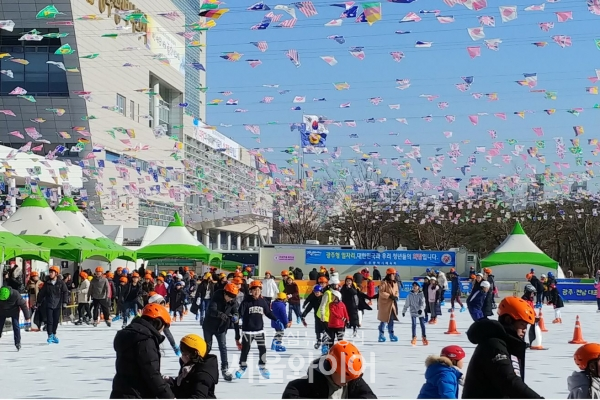 광주광역시청 야외스케이트장, 14일 개장