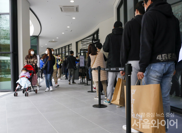 [포토] 현대프리미엄 아울렛 첫날...많은 인파몰려