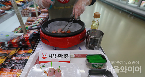 [포토] 오늘부터 마트에선 시식하고 극장에선 팝콘 먹고