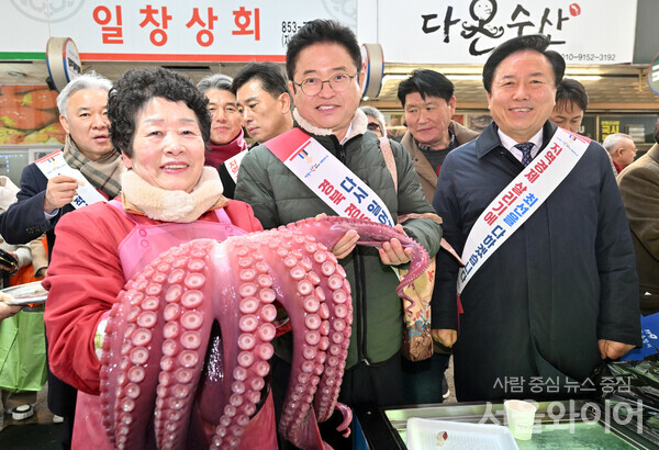 이철우 경북도지사, 설 명절 장보기·어려운 이웃 식사나눔 봉사로 소통
