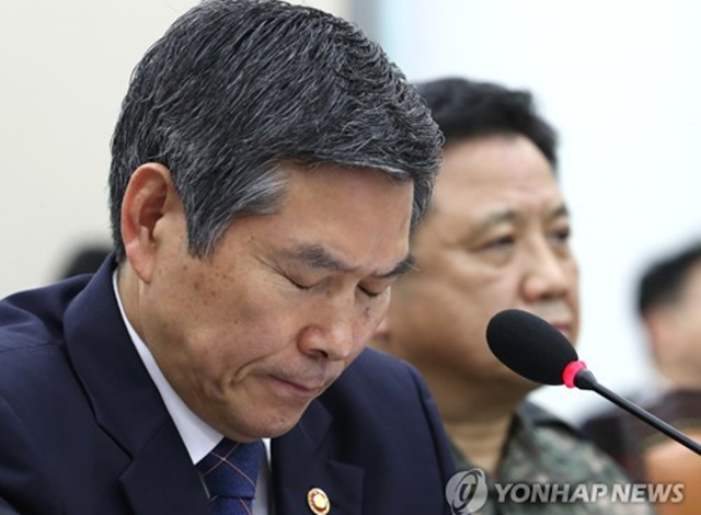북한 소형목선 사건 군 관련자 문책 두고 ‘타당성’ 논란