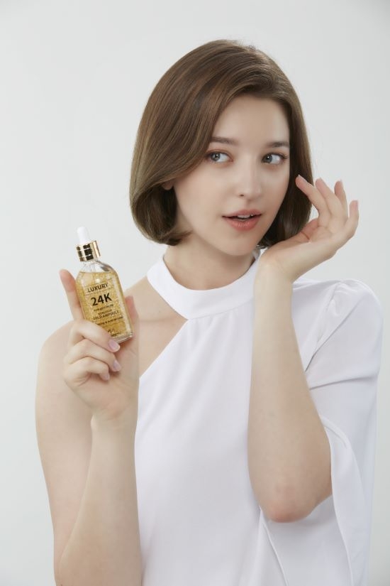 안젤리나 다닐로바, 화사함 가득 담은 화보 공개.. “무결점 미모 눈길”