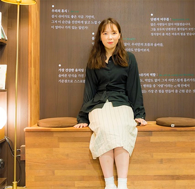 [로컬 크리에이터 혁명](2)오래된 서점에서 만나는 ‘속초 스타일’...문우당서림