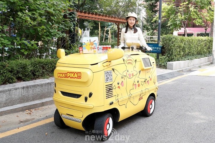 [뉴투포토] hy “피카츄 옷 입은 냉장카트 ‘피카츄 코코’에요~”