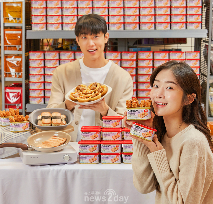 [뉴투포토] 신세계푸드 “이마트서 대안육 ‘베러미트’ 베이커리 맛보세요~”
