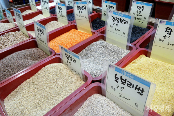 [포토] 하루 유동인구 1천명 장위전통시장… 뉴타운 사업에 폐쇄 위기