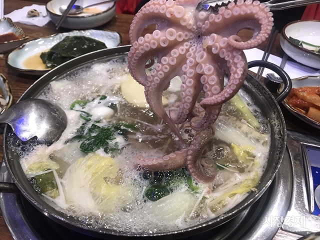[이성복의 소주 한잔] 새조개, 쭈꾸미, 하모 데쳐먹기 사계절 맛기행