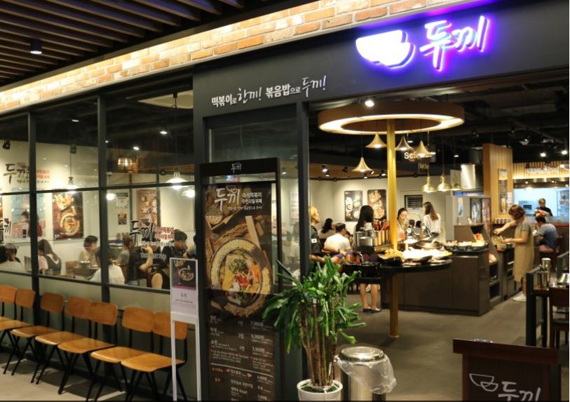 [정보공개서논평] 나홀로성장 두끼떡볶이, 관리 허술 입방아