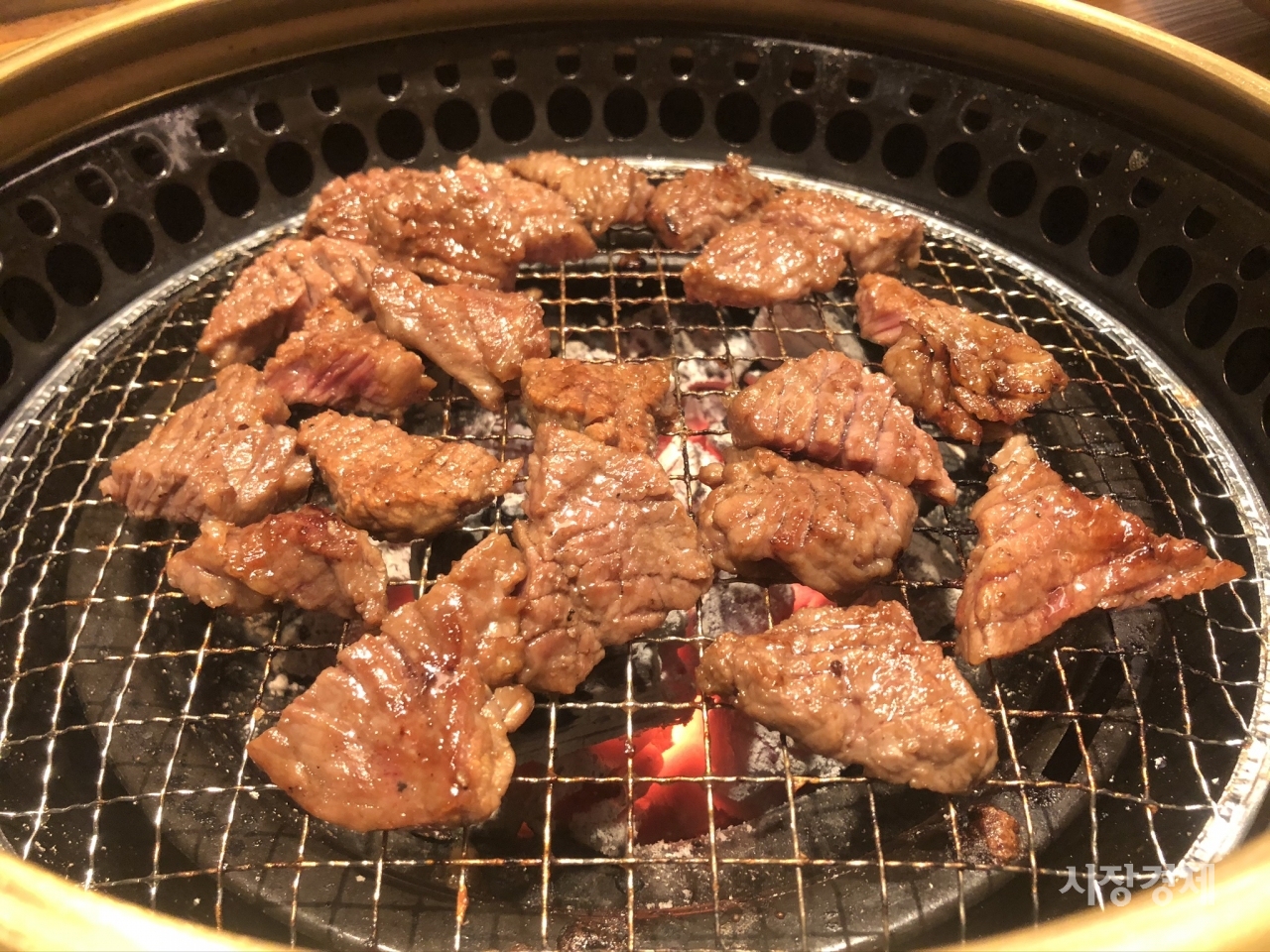 [이성복의 소주한잔] 숙성된 한우 짝갈비, 그 맛의 깊이... 우사1968