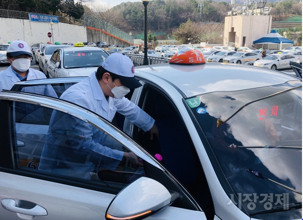 마스크 안 쓰면 택시 못 타요... 부산시, 3월까지 승차거부 허용