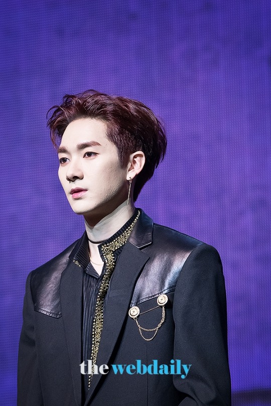 뉴이스트 아론, 샤프한 턱선