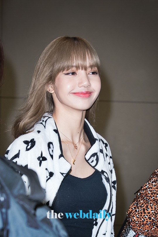 BLACKPINK(블랙핑크) 리사, 천상계 미소