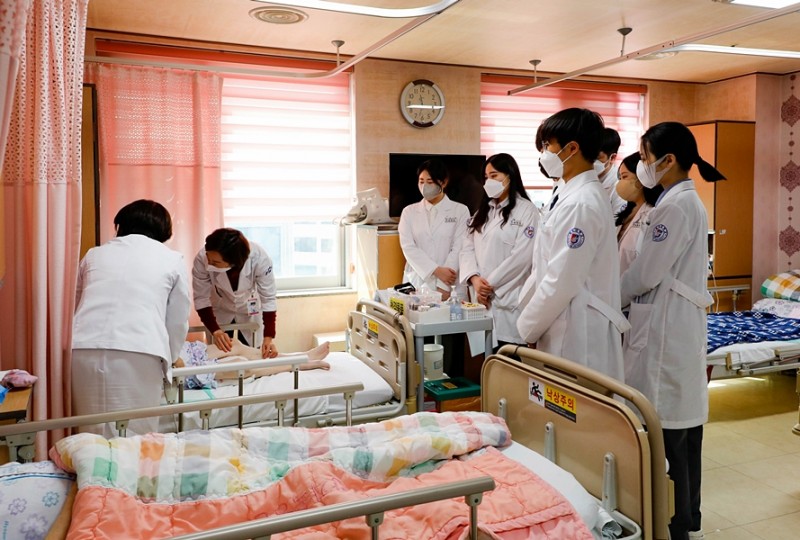 원광대 한의대생, 전주 효사랑가족요양병원서 임상실습