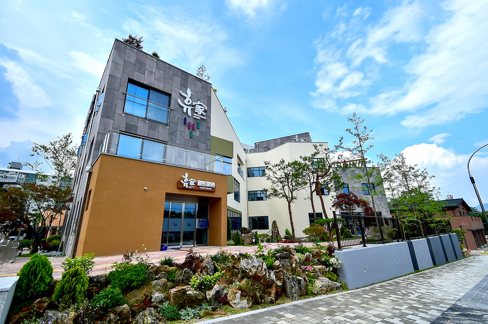 제천 도심권 게스트하우스 휴家&카페 개관