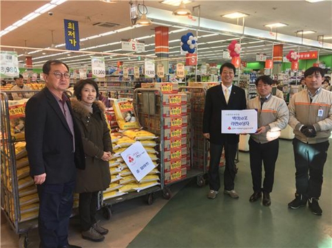 영천 탑마트, 동부동에 백미50포 라면50박스 기탁