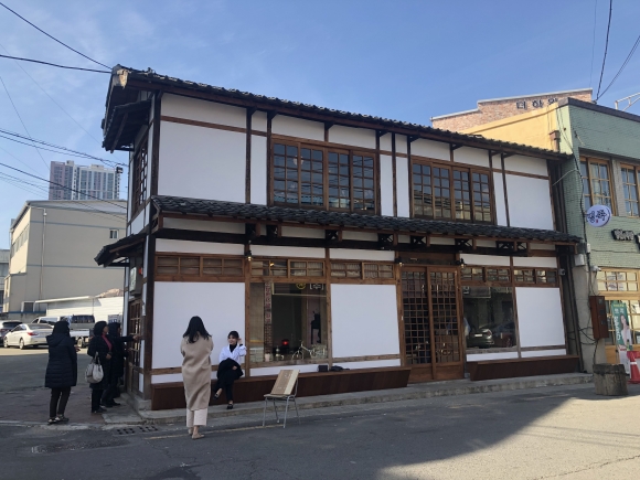 세월의 흔적 묻은 옛 골목에 카페·맛집 `활짝`… 핫플레이스 만들어 내는 대구 청년창업가 화제