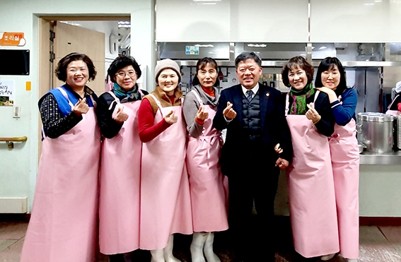 경산시 바르게살기동부동여성회, 정성 듬뿍 담은 급식봉사