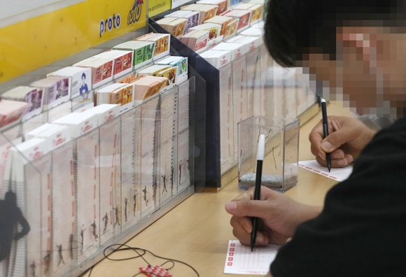 연금복권 온·오프라인 1등 동시 당첨…매달 2200만원 받는다