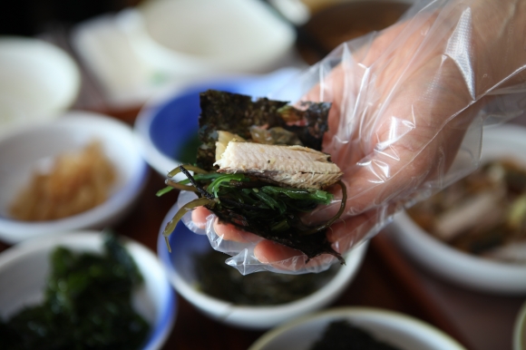 [동경주 맛집기행 ㉗] 이익보다 사람을 남긴다… 감포읍 대본3리 감포횟집`