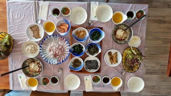 [동경주 맛집기행 ㉗] 이익보다 사람을 남긴다… 감포읍 대본3리 감포횟집`