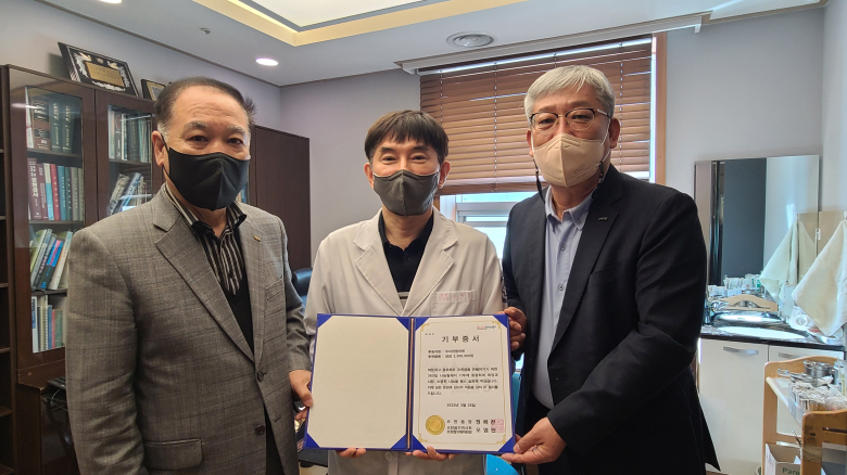 우리연합의원, 오천읍에 취약계층 위한 성금 기탁