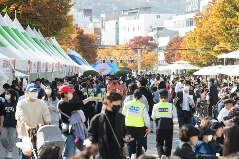 대성황 구미푸드 핼로윈 페스티벌 축제 뒤의 그늘진 구석