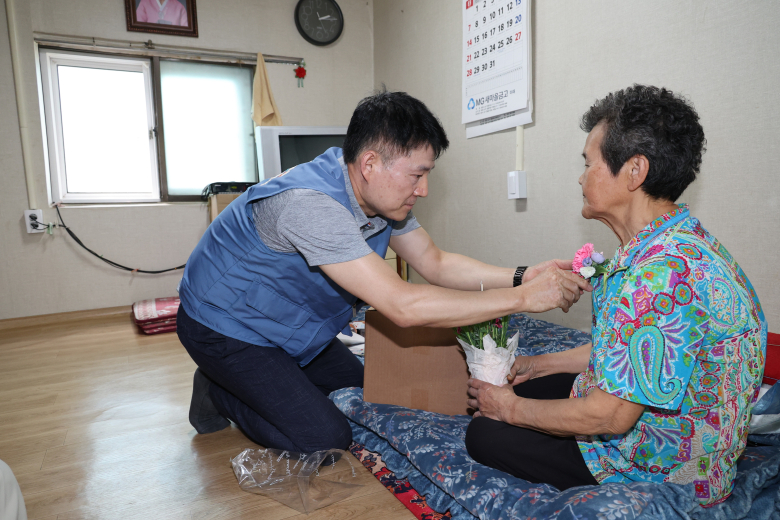 오래오래 건강하세요...포항제철소, 어버이날 맞아 지역사회와 온기 나눠