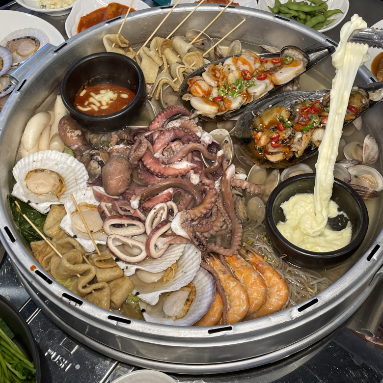 갯벌의조개, 겨울철 매출 상승…대왕조개전골 등 볼거리와 미식 효과