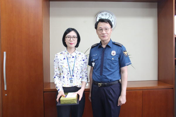  인천부평경찰서, 보이스피싱 검거 유공자 감사장 및 신고보상금 전달 