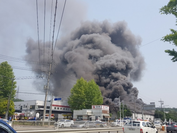 [속보]충주서울식품 공장 화재...다행히 인명 피해는 없다