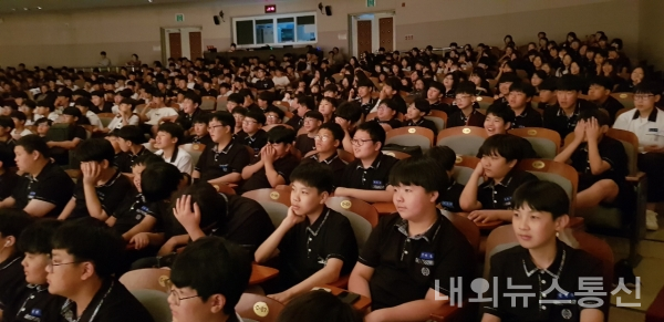 충청북도중원교육문화원 기획공연, 코미디 연극 톡톡  TOC TOC 열어