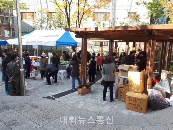 송학면, 청량리동에서 농산물직거래장터 열어