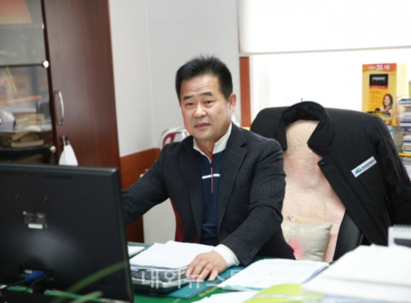 [인터뷰] 신라종합건설(주) 정재욱 회장이 말하는 철판구조물 거푸집 정화조