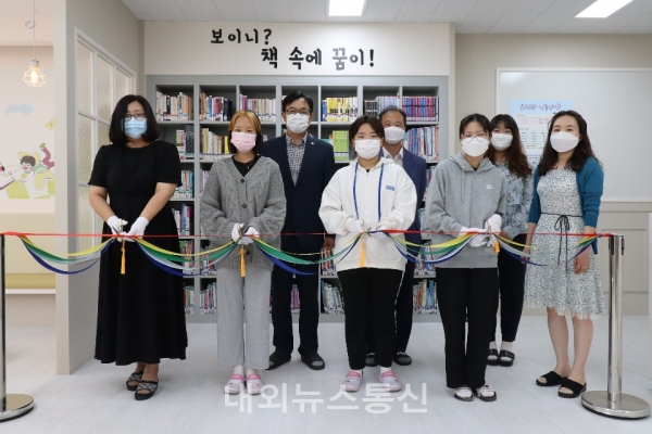 음성 감곡초 햇살마루 도서관 개관식 진행