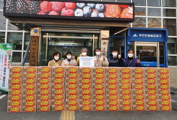 서원유통 탑마트 신촌점, 내이동에 라면 100박스 전달
