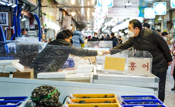 김종식 목포시장, 설 명절 앞두고 전통시장 방문