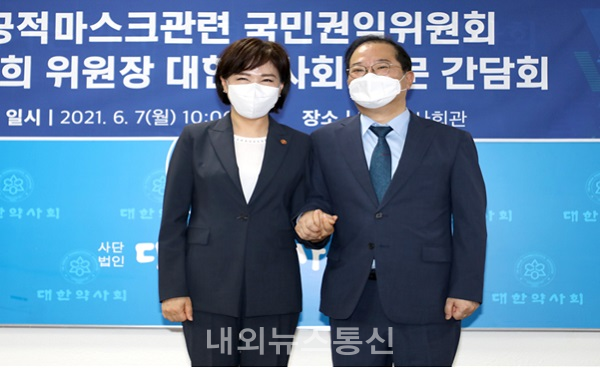 권익위 전현희, 약사회 방문 정부는 반드시 약속 지킬 것