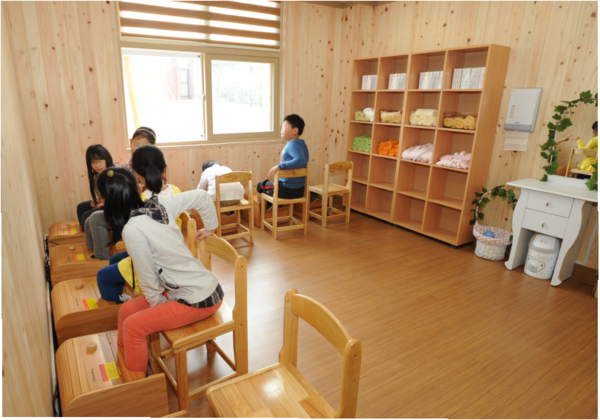 수원 남창초등학교 재학 아토피피부염 학생 중 76.7% 학교 다니며 증상 호전