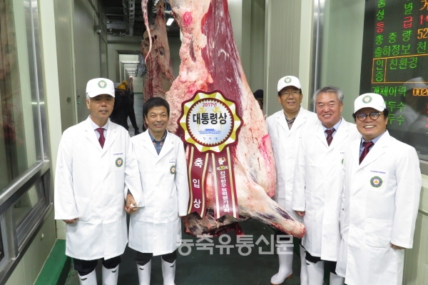 제 20회 한우능력평가대회 대통령상에 천안 광신농장 유인상 씨