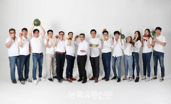 경매사가 직접 선별한 농산물 집으로 찾아 간다
