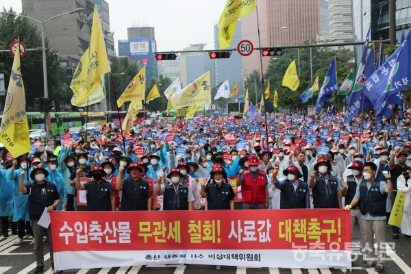 피해는 농민만...축산 궤멸 서울역서 축농가 오열