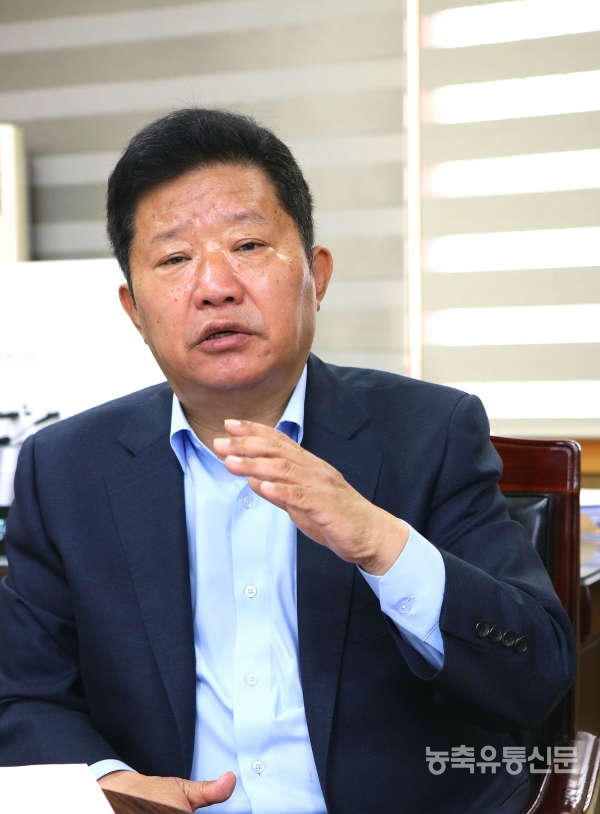 [인터뷰-최병선 한국농업유통법인중앙연합회장] 산지유통인 디지털 전환에 탑승할 때